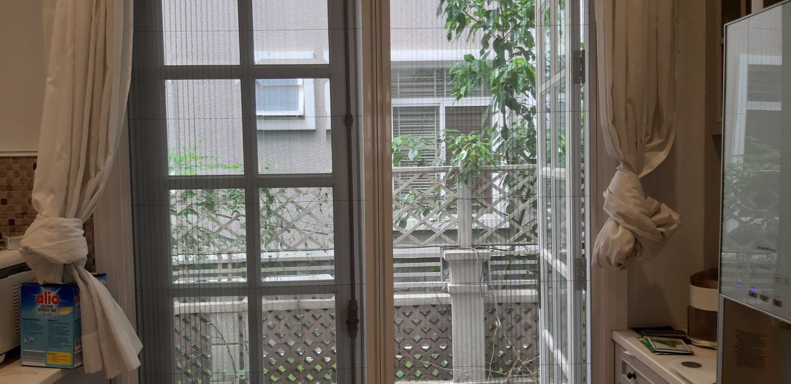 giá cửa lưới xếp